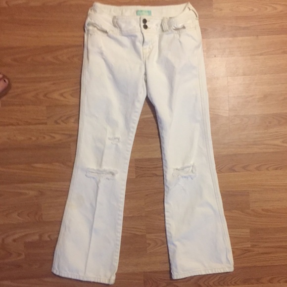 Like new! Hollister distressed white bootcut jeans - Picture 5 of 8